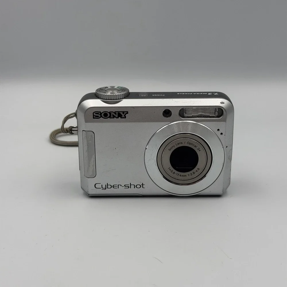 Sony Cyber-Shot DSC-S650 7.2MP Digital Camera Silver Turns On Parts Repair